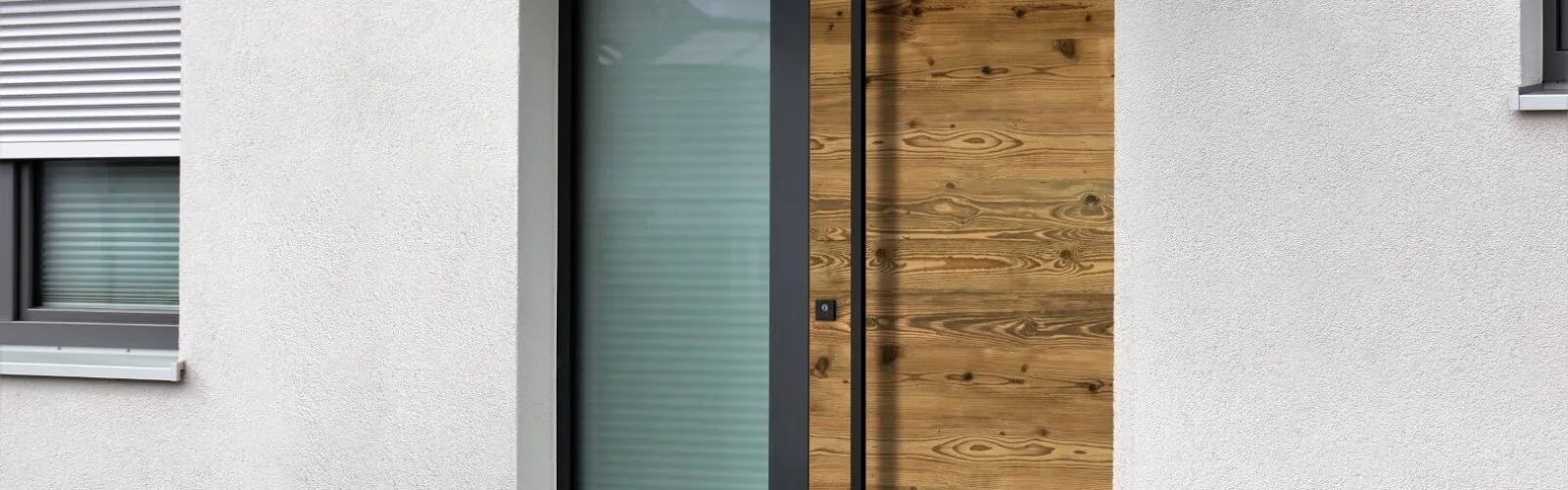 /files/dateien/Tuer/Holz-Alu-Eingangstuer-KOBE-1-1600x500.webp